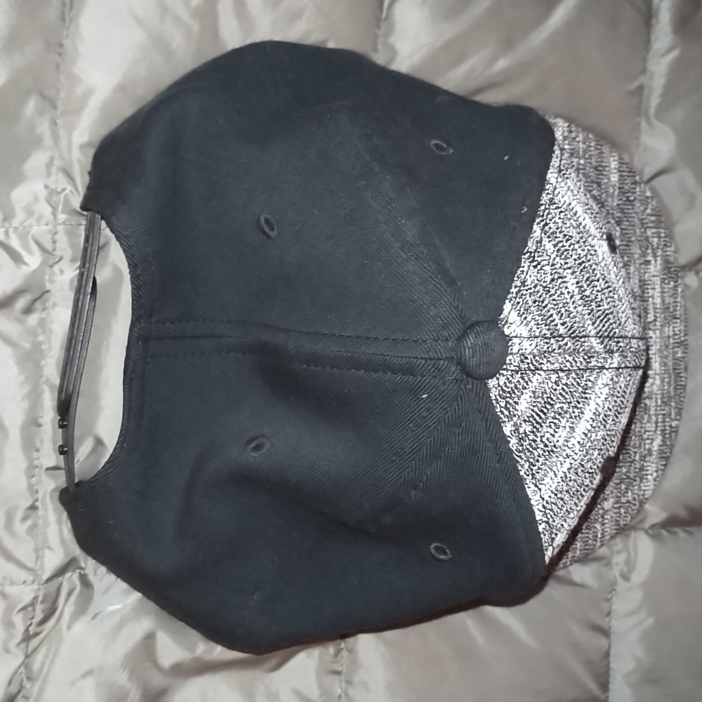 Nike hat - Picture 2 of 3